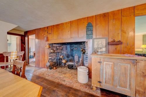 35 Smith St, Middletown CT  06457-1740 exterior