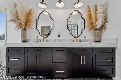 6 Courtney Ct, East Freehold NJ 07728-9563 exterior