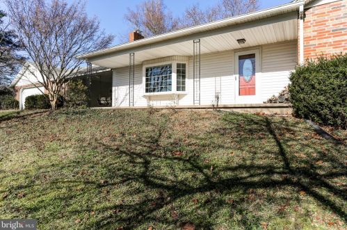 550 Clarks Valley Rd, Water Gap, PA 17018-9531
