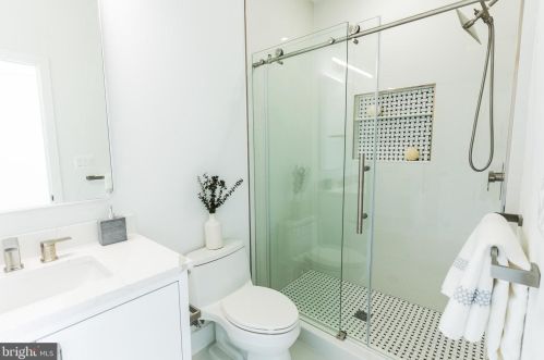 2219 Westmoreland St, Falls Church VA  22043-1701 exterior