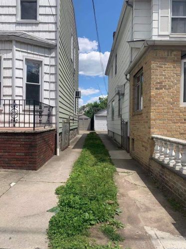 91-17 82nd St, Jamaica, NY 11421-2915