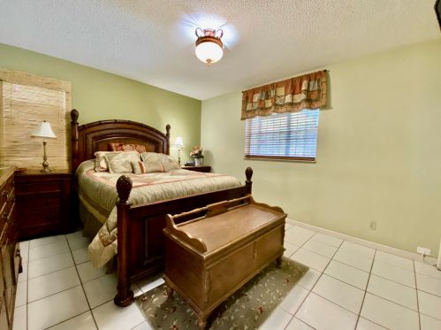 632 9 St, Belle Glade FL  33430-4121 exterior