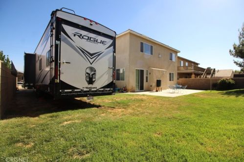 5823 Spice St, Lancaster CA  93536-2348 exterior