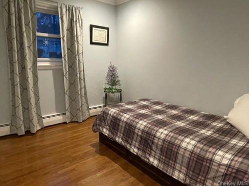 16 Locust Dr, Thiells NY  10984-1405 exterior