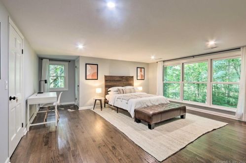 8 Tulip Tree Ln, Norwalk CT  06851-1409 exterior