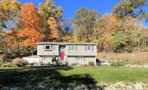 18 Tulip Rd, Mahopac NY  10541-5422 exterior