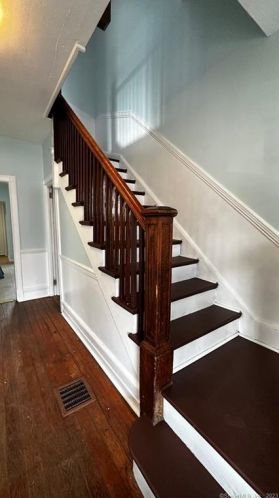 407 East Ave, Bridgeport CT  06610-2963 exterior