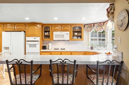 425 Winston Way, Upland CA  91786-2323 exterior