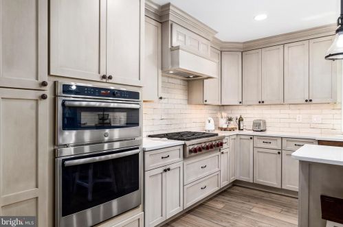 801 Thomas Ave, Riverton NJ  08077-1030 exterior