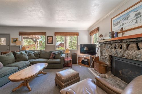 15805 Conifer Dr, Truckee CA exterior