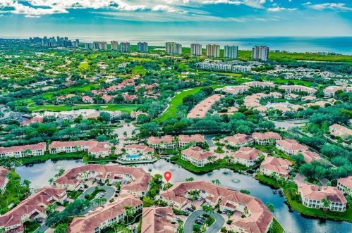 800 Lambiance Cir, Naples FL  34108-0770 exterior