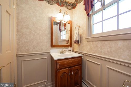 871 Chester Dr, Pottstown PA 19465-7518 exterior