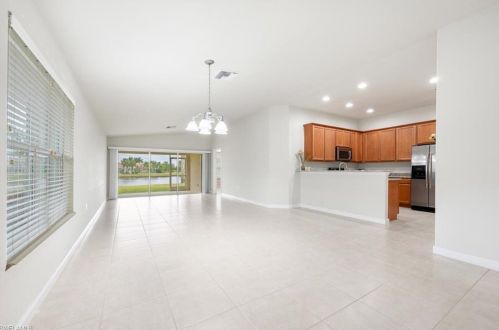 8607 Genova Ct, Naples, FL 34114-2748