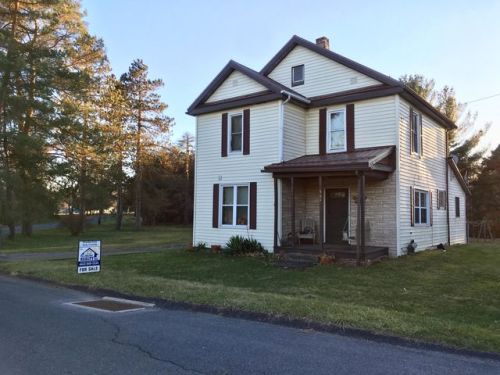 561 Myrtle St, Reynoldsville, PA 15851-8929