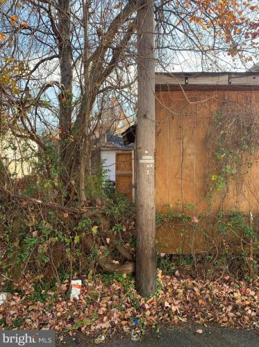 5006 Lee St, Washington, DC 20019-4038