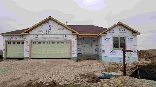 298 Autumn Crest Ln, Lake Mills, WI 53551-1951