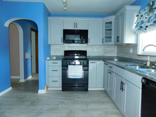 821 Hill Dr, New Kensington, PA 15068-5012