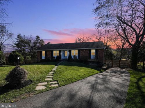 5939 Kimble Ct, Falls Church, VA 22041-2418