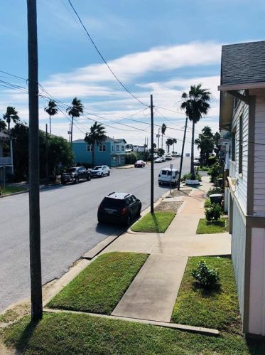 1411 13 St, Galveston TX 77550-8248 exterior