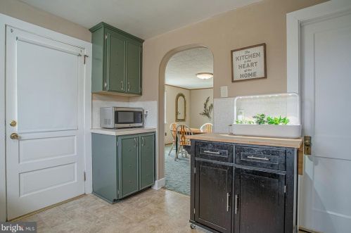 385 Zynn Rd, Downingtown PA  19335-1146 exterior