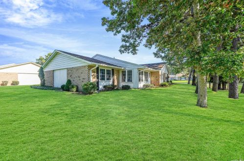 298 Cardiff Ct, Panamoka, NY 11961-1105