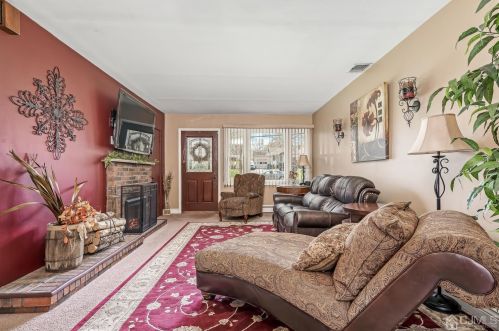 324 Metlars Ln, Piscataway NJ  08854-5173 exterior