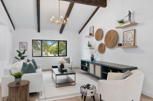 4070 Bakman Ave, North Hollywood CA  91602-3302 exterior