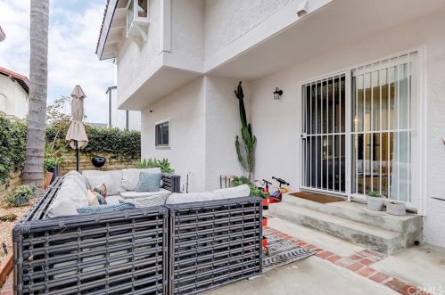 220 Beryl St, Redondo Beach CA  90277-2111 exterior