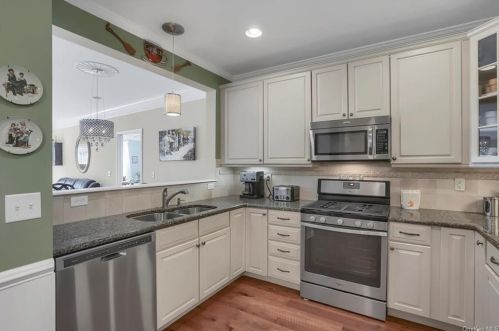 2814 Bennington Dr, Fishkill, NY 12524-4960