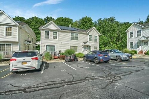 105 Jordan Ln, Middletown, NY 10940-1605