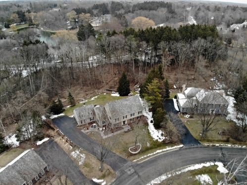 9940 Lamplighter Ln, Thiensville, WI 53092-5345