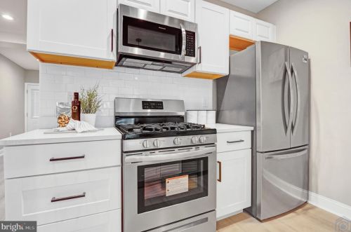 2013 Naylor Rd, Washington DC  20020-6807 exterior