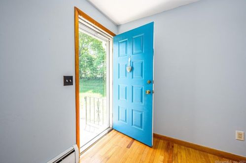 3 Ansonia Dr, North Haven, CT 06473-3306