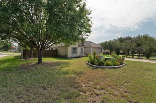 188 Keystone Loop, Uhland TX  78640-4621 exterior