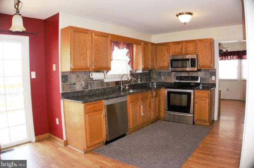 626 Country Path Dr, New Castle, DE 19720-7662