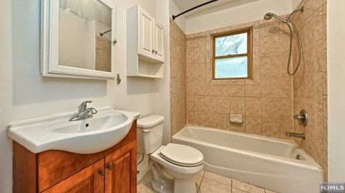29 River Rd, Oakland NJ  07436-1912 exterior