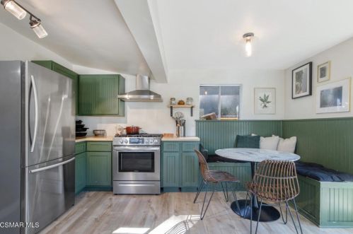 1268 Black Canyon Rd, Simi Valley CA 93063-4609 exterior