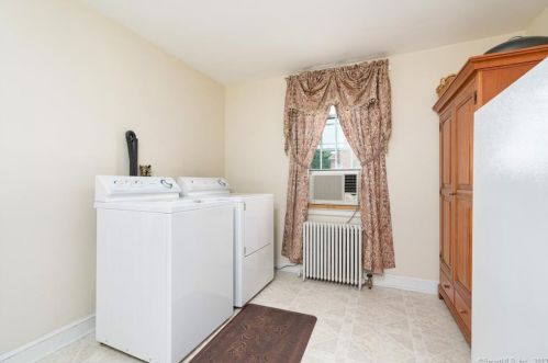 433 Newfield St, Middletown CT 06457-1830 exterior