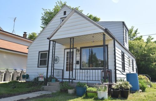 2598 Austin St, Milwaukee, WI 53207-1518