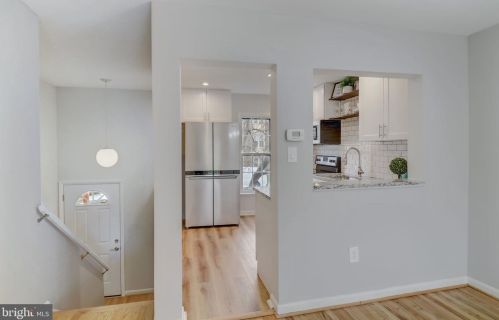 932 Branch Dr, Herndon, VA 20170-3404