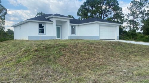 2010 Wanda Ave, Lehigh Acres, FL 33971-5646