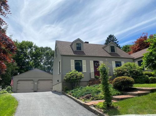 34 Williams Rd, Bridgeport, CT 06611-4338