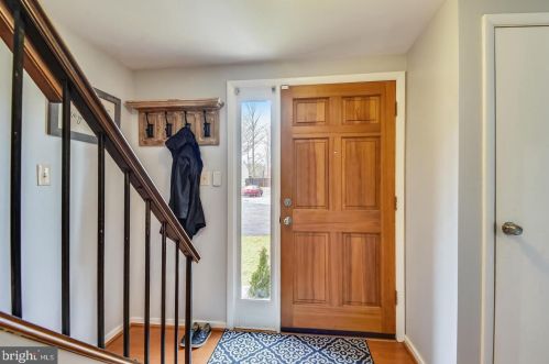 2308 Whitetail Ct, Herndon VA  20191-3018 exterior