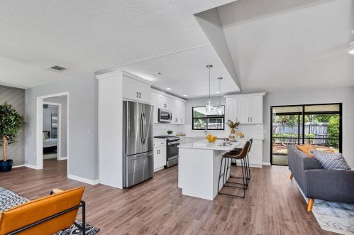 7001 Burnway Dr, Orlando, FL 32819-5050