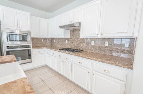 28342 Lorita Ln, Santa Clarita CA  91350-3211 exterior