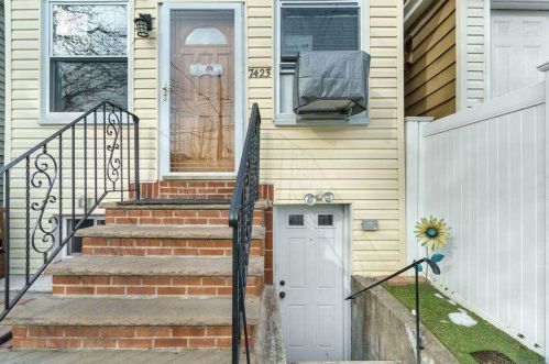 74-23 93rd Ave, Jamaica, NY 11421-3009