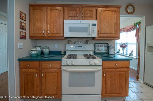 21 Oakmont Rd, Lakewood NJ  08701-5764 exterior