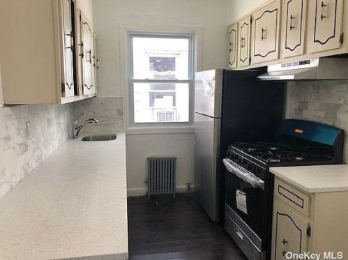 143-27 95th Ave, Jamaica, NY 11435-1344