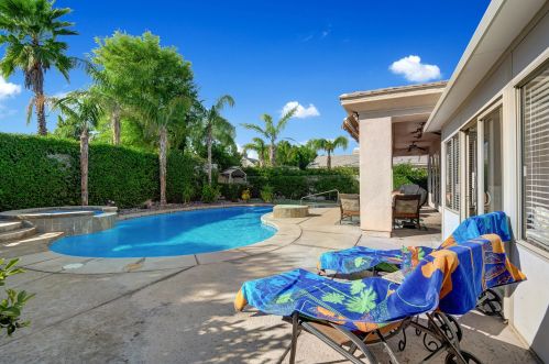 19 Orleans Rd, Rancho Mirage CA  92270-2714 exterior