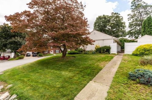 7 Plymouth Rd, North Providence RI  02904-5227 exterior